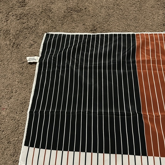 Vintage Vera Neumann Scarf-Black/White/Rust-21x20-EUC-Intact Tags - Picture 11 of 14